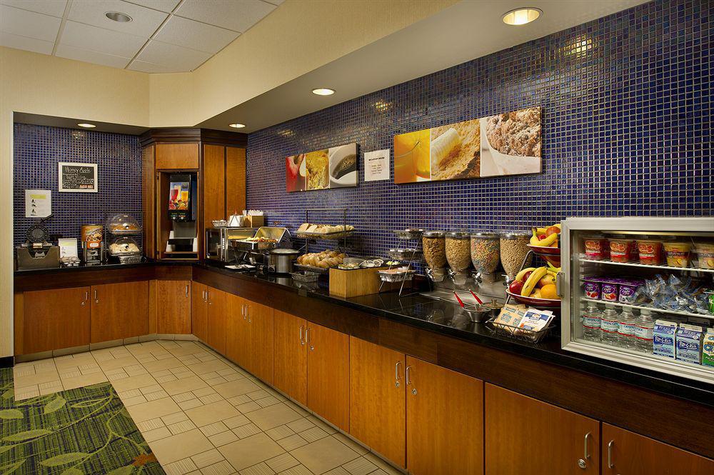 Fairfield Inn And Suites Cleveland Restaurant foto